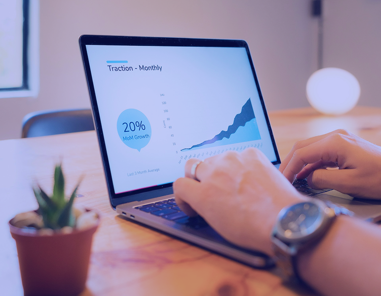Análisis de crecimiento en laptop